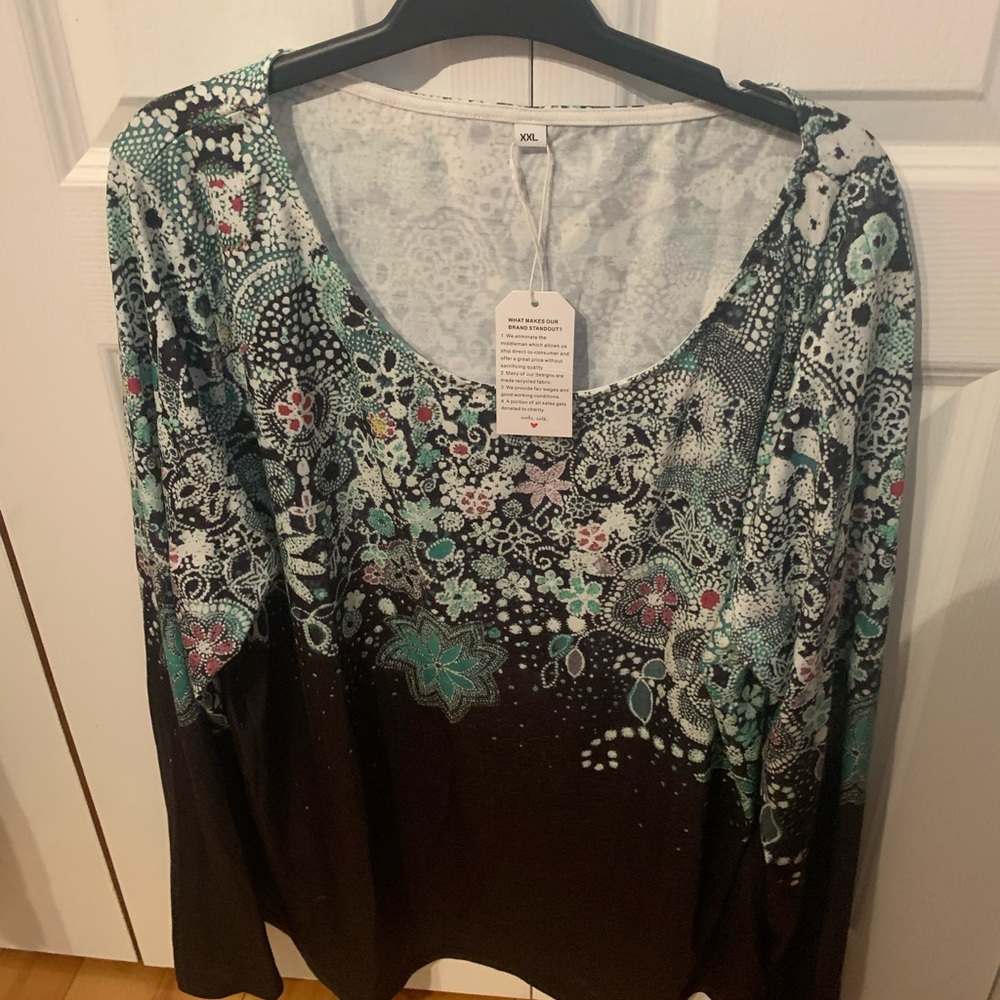 New top with original tags, beautiful colours and details.